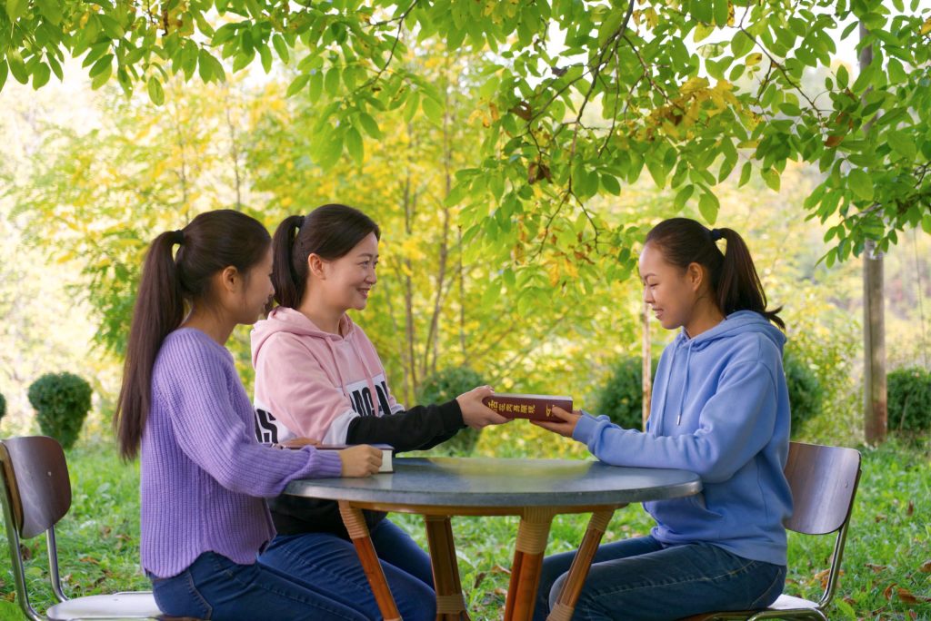 ماذا يعني حقًا أن تُختطف، وكيف يمكن للمرء أن يُرفَع أمام عرش الله