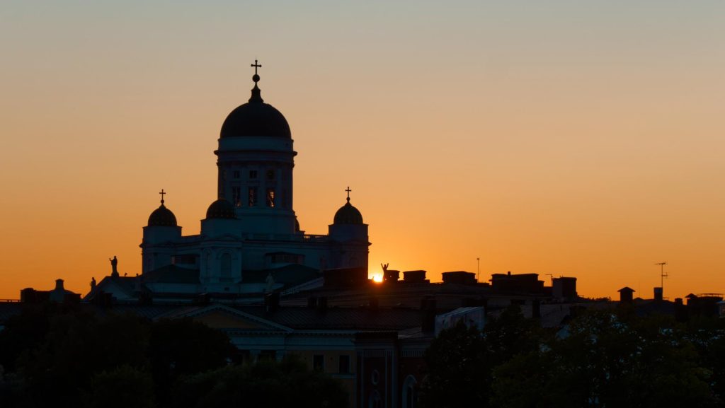 هل مَنْ يملك السلطة في العالم الديني هو الحق والله، أم أنهم أضداد المسيح والشيطان مَنْ يملكون السلطة؟